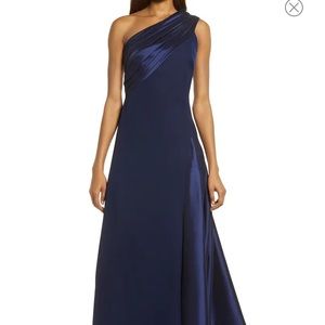 TADASHI SHOJI Taffeta Detail One-Shoulder Crepe Gown